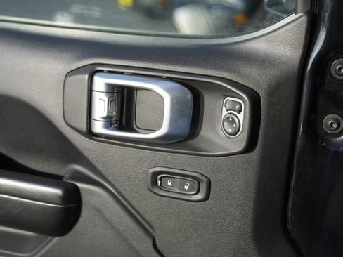 Used 2019 Jeep Wrangler Sport S image 25