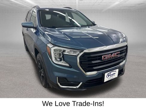 Used 2024 GMC Terrain SLE w/ Driver Convenience Package AWD/4WD image 3