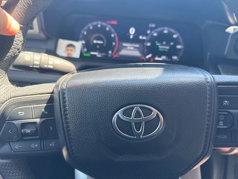 Used 2025 Toyota Tacoma 4x4 Double Cab Hybrid image 6