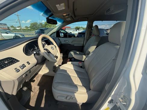 Used 2014 Toyota Sienna XLE FWD image 12