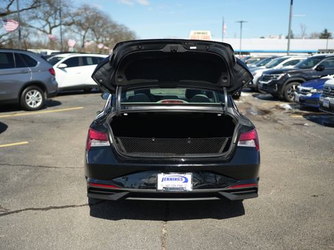 Used 2023 Hyundai Elantra SEL image 7