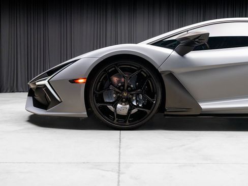 Used 2024 Lamborghini Revuelto AWD/4WD image 3