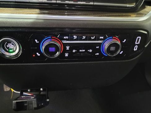 Used 2022 Chevrolet Silverado 1500 LT image 40