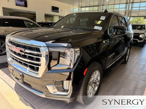 Used 2023 GMC Yukon SLT w/ SLT Premium Package RWD image 3