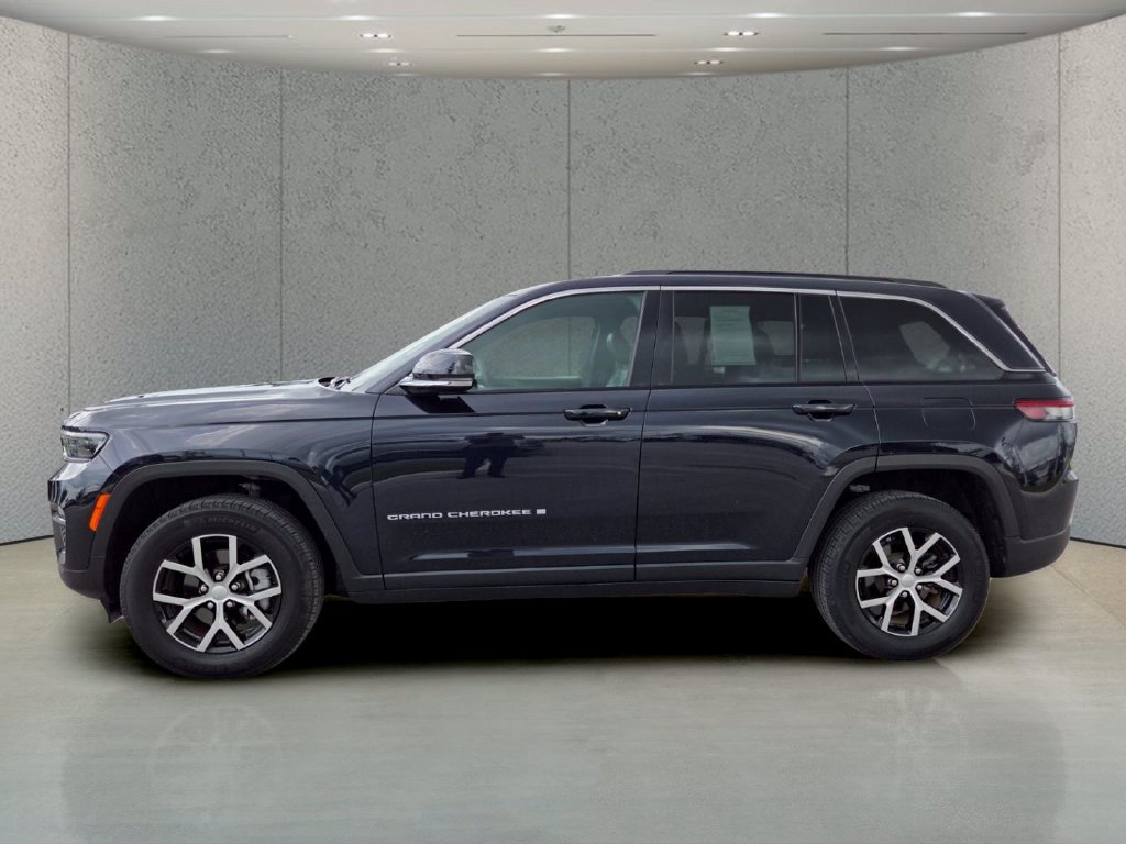 Used 2024 Jeep Grand Cherokee Limited AWD/4WD image 9