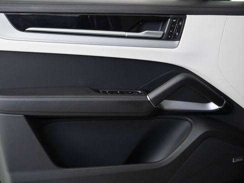 Certified 2024 Porsche Cayenne S AWD/4WD image 6