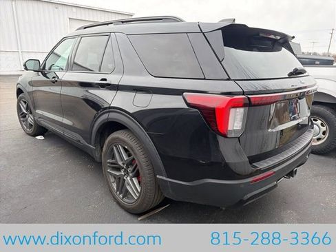 Used 2025 Ford Explorer ST-Line w/ ST-Line Street Pack image 3