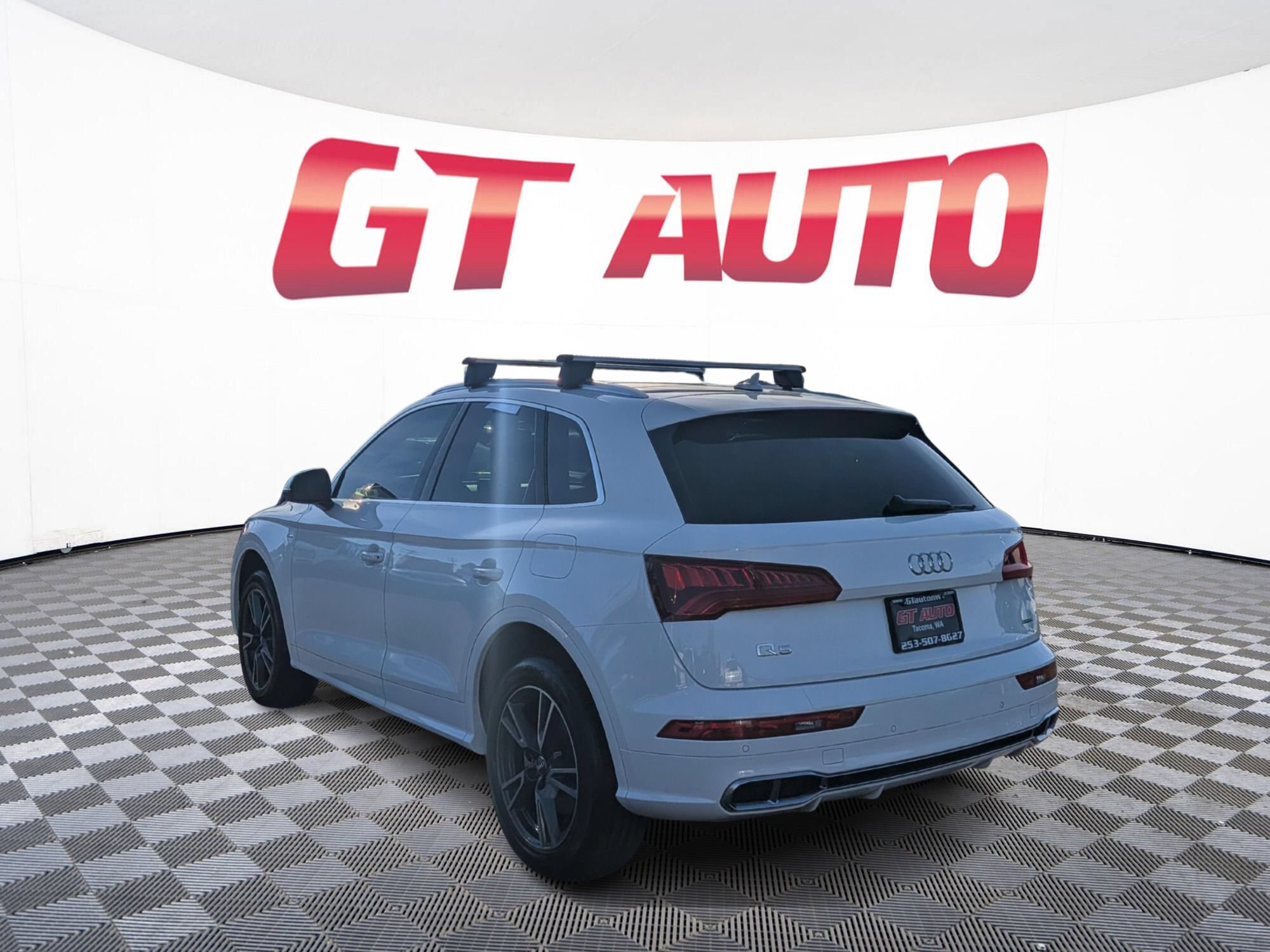 Used 2020 Audi Q5 e Premium Plus AWD/4WD image 3