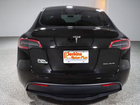 Used 2025 Tesla Model Y Long Range image 8