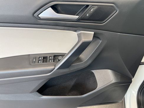 Used 2021 Volkswagen Tiguan SE w/ Panoramic Sunroof Package image 13