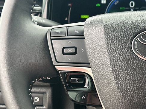 Used 2025 Toyota Camry SE image 14