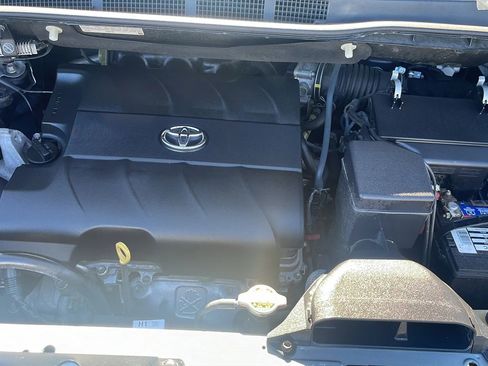 Used 2016 Toyota Sienna SE Premium image 25