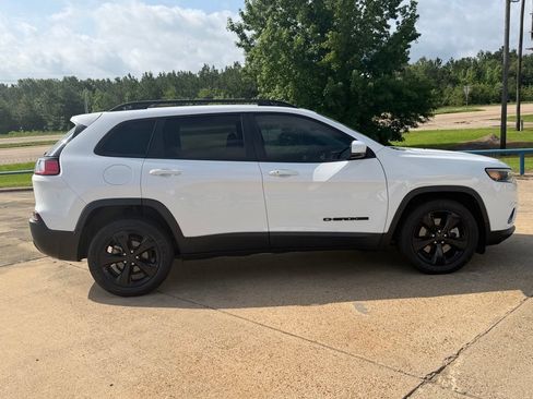 Used 2021 Jeep Cherokee Latitude Plus FWD image 6