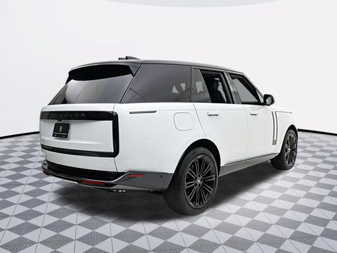 Used 2025 Land Rover Range Rover SE AWD/4WD image 11