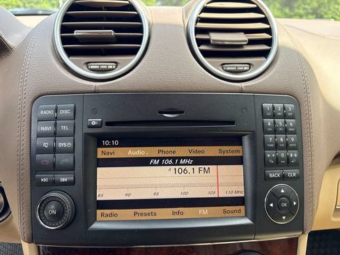 Used 2012 Mercedes-Benz GL 550 4MATIC image 30