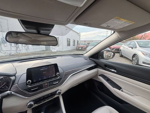 Used 2025 Nissan Altima 2.5 SV image 36