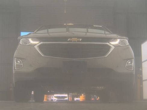 Used 2018 Chevrolet Equinox LT AWD/4WD image 3