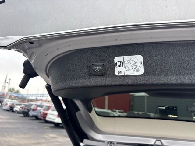 Used 2018 Ford Escape Titanium w/ Ford Safe & Smart Package AWD/4WD image 35