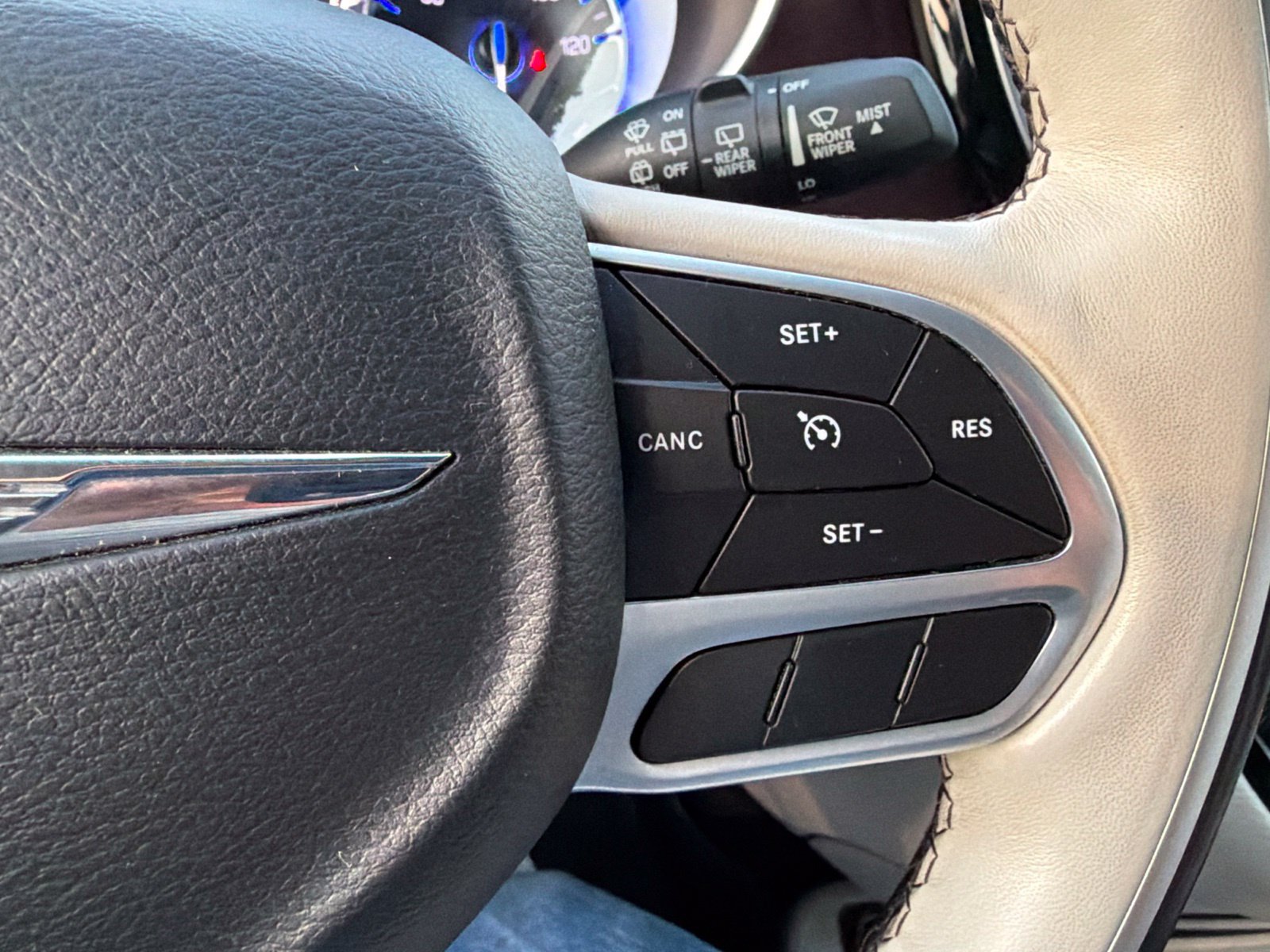 Used 2020 Chrysler Pacifica Limited FWD image 17