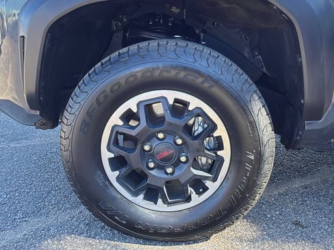 Used 2025 Toyota Tacoma TRD Off-Road AWD/4WD image 27