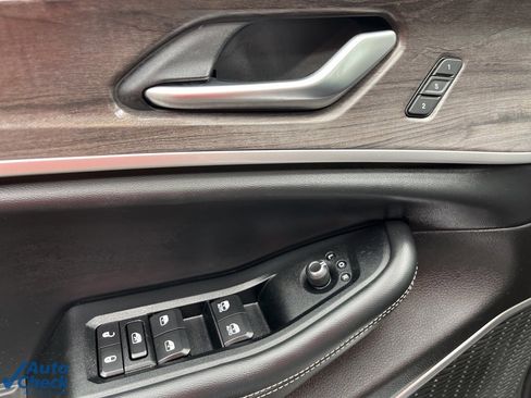 Used 2022 Jeep Grand Cherokee L Limited w/ Black Appearance Package image 29