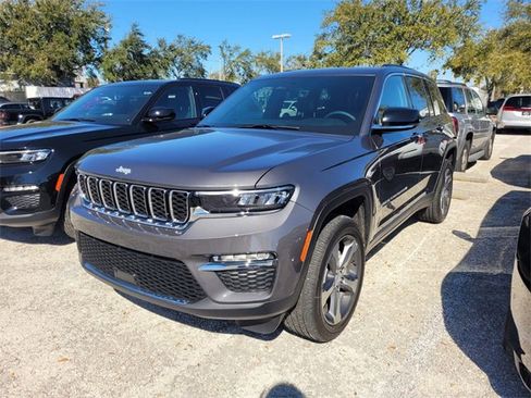 Certified 2025 Jeep Grand Cherokee Limited image 3