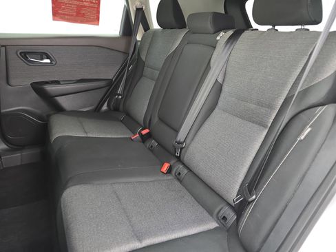 Certified 2022 Nissan Rogue SV image 13