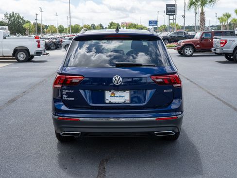 Used 2021 Volkswagen Tiguan SE w/ Panoramic Sunroof Package image 4