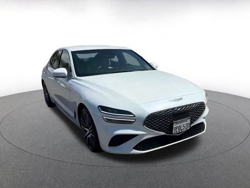 Used 2025 Genesis G70 2.5T image 3