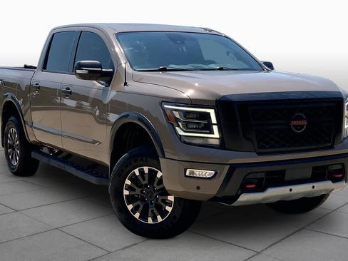 Used 2021 Nissan Titan PRO-4X w/ Pro-4x Convenience Package AWD/4WD image 3
