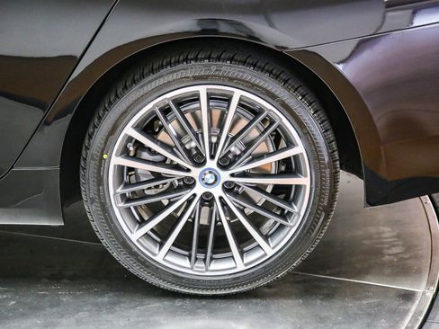 Used 2023 BMW 530e w/ Convenience Package RWD image 11