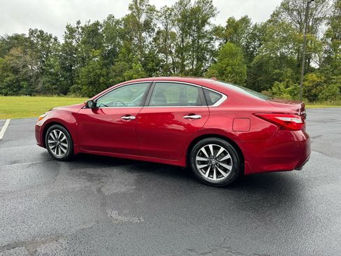 Used 2017 Nissan Altima 2.5 SV image 3