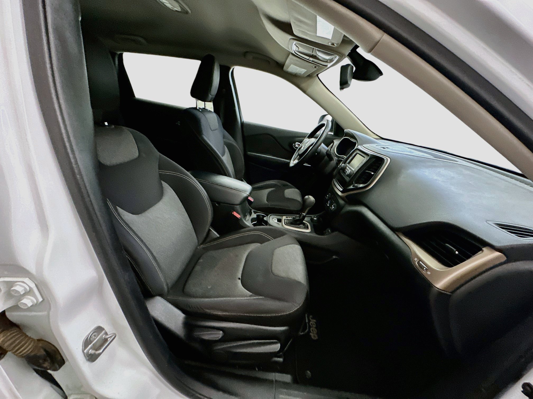 Used 2014 Jeep Cherokee Sport AWD/4WD image 30