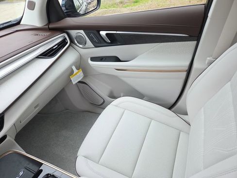 New 2026 Buick Enclave Avenir w/ Super Cruise Package FWD image 16