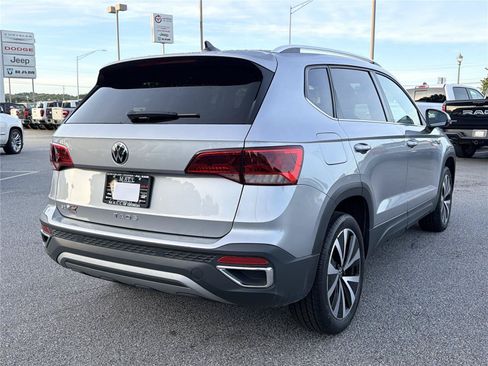 Used 2024 Volkswagen Taos SE FWD image 5