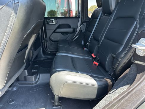 Used 2018 Jeep Wrangler Unlimited Sahara AWD/4WD image 22