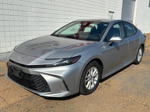 Used 2025 Toyota Camry LE image 1