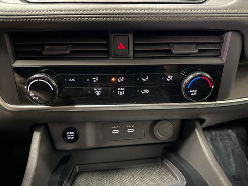 Used 2024 Nissan Rogue S image 21