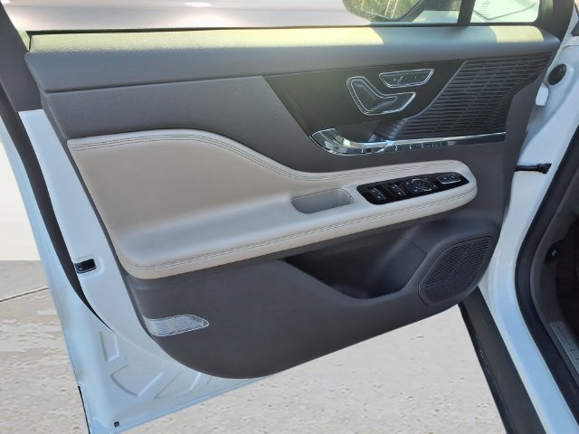 Used 2022 Lincoln Corsair AWD w/ Equipment Group 101A image 17