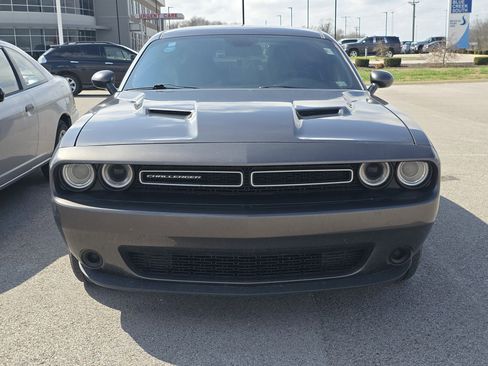 Used 2020 Dodge Challenger SXT image 7
