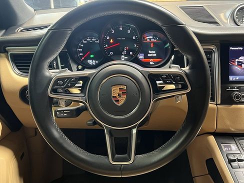 Used 2018 Porsche Macan w/ Premium Package image 23