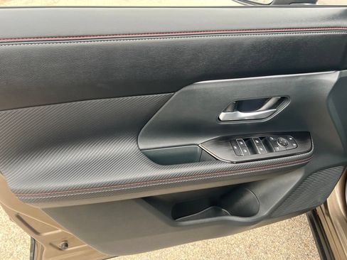 Certified 2025 Nissan Kicks SR AWD/4WD image 7