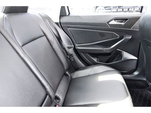 Used 2019 Volkswagen Jetta SEL w/ Cold Weather Package image 10