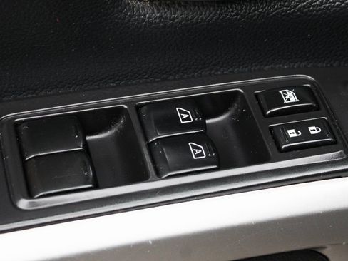 Used 2021 Nissan Titan SV w/ SV Convenience Package image 16