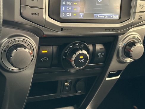 Used 2017 Toyota 4Runner SR5 AWD/4WD image 24