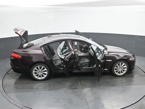 Used 2015 Jaguar XF Premium image 47