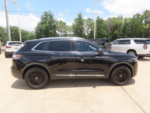 Used 2022 Lincoln Nautilus FWD w/ Premium Package image 8