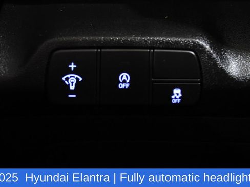 Used 2025 Hyundai Elantra SE FWD image 10