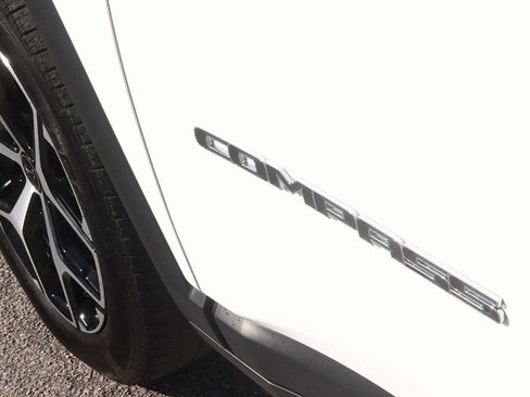 Used 2025 Jeep Compass Limited image 11