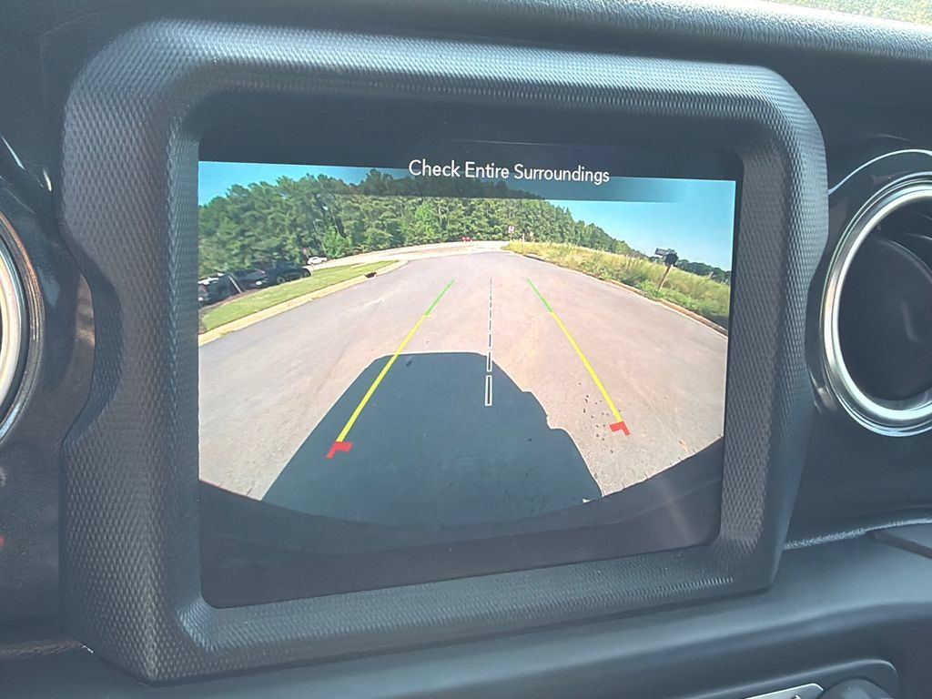 Used 2022 Jeep Wrangler Unlimited Sahara AWD/4WD image 27